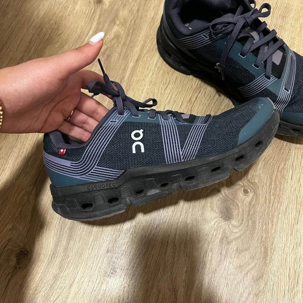 OnCloud shoes - Picture 2 of 5